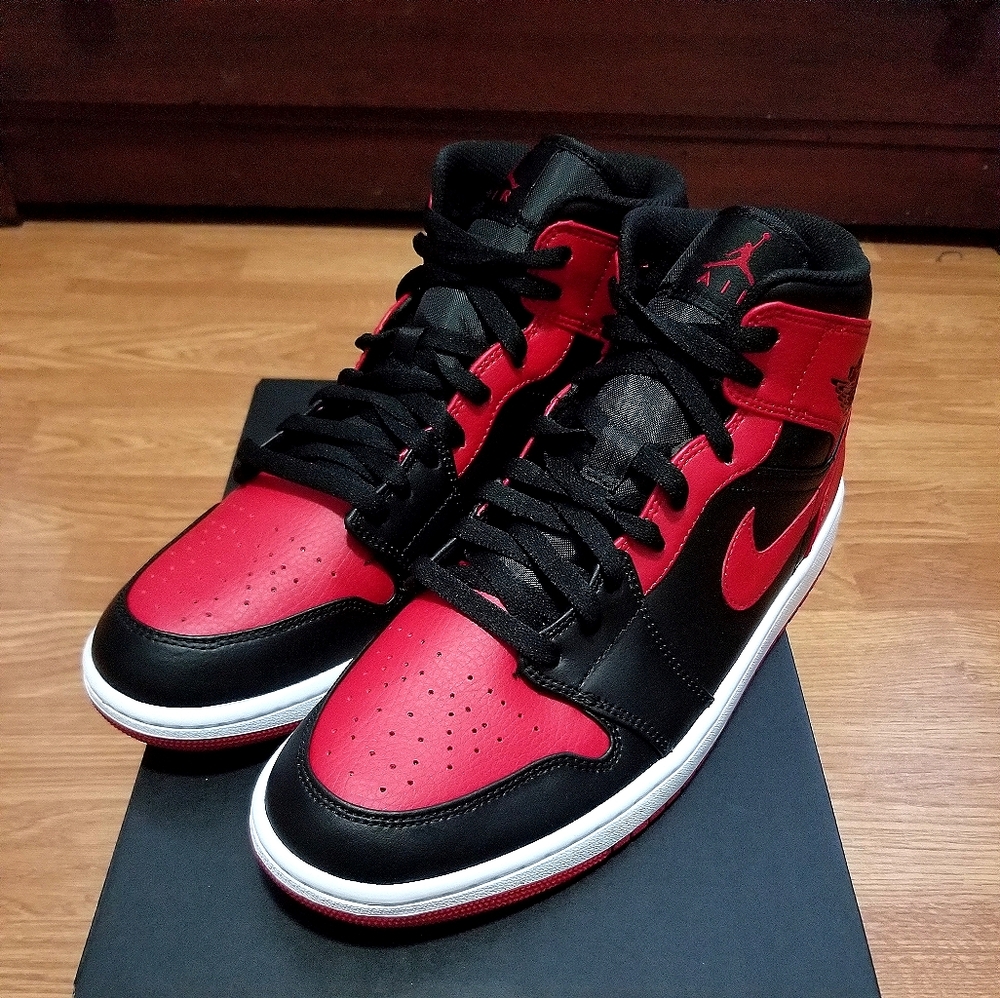 (SOLD) 2020 Air Jordan 1 Mid 'Banned'